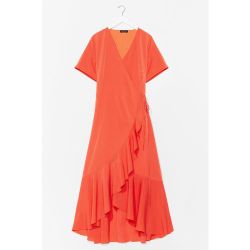Womens Grande Taille - Dressing Gown Portefeuille À Détails Volantés J'Ai Fait Un Vol Plané - Nasty Gal - Modalova