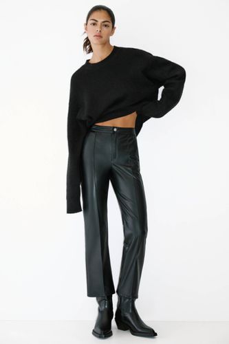 Pantalon Flare En Similicuir - Pull&Bear - Modalova