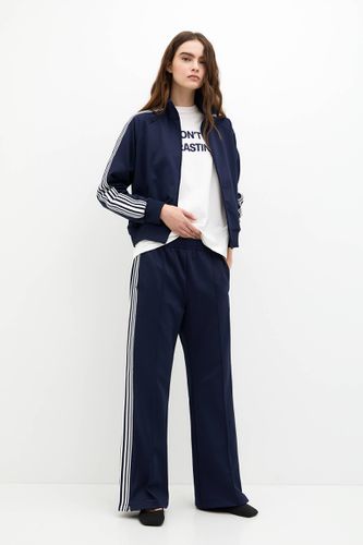 Pantalon De Survêtement À Rayures Sur Les Côtés - Pull&Bear - Modalova