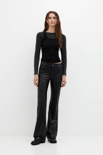 Pantalon Flare En Similicuir - Pull&Bear - Modalova