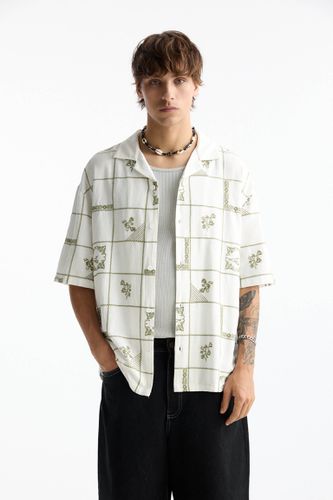 Chemise À Manches Courtes À Carreaux Et À Fleurs - Pull&Bear - Modalova