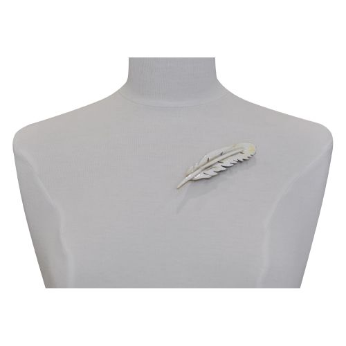 Broche Plume en Corne Naturel Modèle 1 - LES POULETTES BIJOUX - Modalova