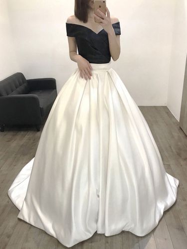 Robes de mariée gothiques noires Satin Une ligne sur l'épaule Robe de mariée à manches courtes avec train Personnalisation gratuite - milanoo.com - Modalova