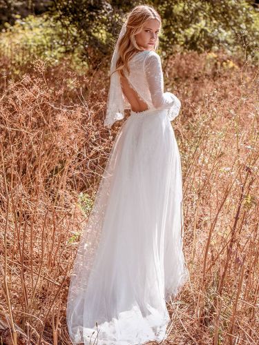 Robe de mariée boho en dentelle en dentelle A-line avec train de taille naturelle à manches longues sans dos en V - milanoo.com - Modalova