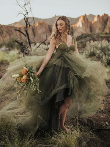 Robes de mariée gothiques robe de mariée verte bustier sans manche en tulle - milanoo.com - Modalova