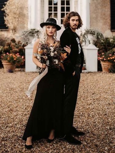 Robe de mariée robe de mariage gothique col V à bretelle à traîne - milanoo.com - Modalova