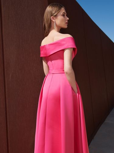 Robe de soirée trapèze épaules dénudées avec traîne sans manches fermeture éclair tissu satiné plissé robes de soirée formelles - milanoo.com - Modalova