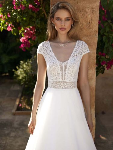 Robe de mariée Boho en dentelle découpée ligne A avec traîne dos nu manches courtes col en V - milanoo.com - Modalova