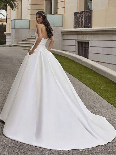Robe de mariée princesse en satin bustier boutonné sur dos à grande traîne - milanoo.com - Modalova
