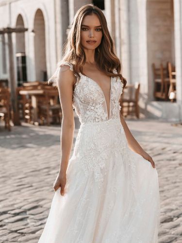 Robe de mariée en dentelle col V sans manche dos nu longueur au sol - milanoo.com - Modalova