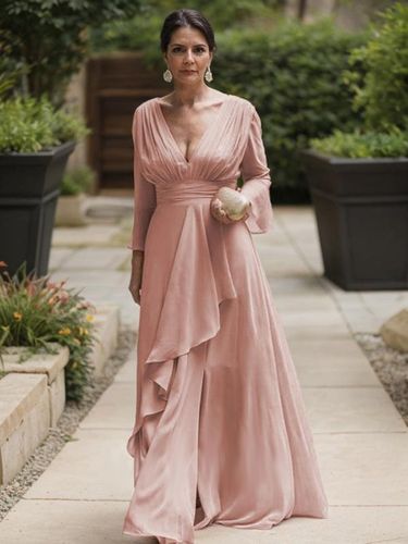 Robe de soirée pour la mère de la mariée col en V manches longues ligne A volants longueur au sol robes d\'invitées de mariage - milanoo.com - Modalova