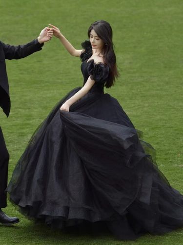 Robes de mariée gothiques princesse silhouette sans manches fleurs tulle longueur au sol robe de mariée - milanoo.com - Modalova