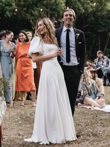 Robe de mariée simple en satin col carré manches courtes ceinture coupe trapèze - milanoo.com - Modalova