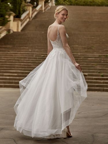 Robe de mariée courte col en V manches courtes coupe trapèze longueur genou - milanoo.com - Modalova
