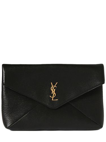 Grande Pochette Style Enveloppe En Cuir Cassandre - SAINT LAURENT - Modalova