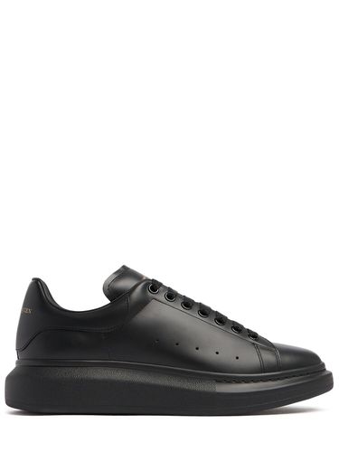 Mcqueen oversized sneaker black on sale