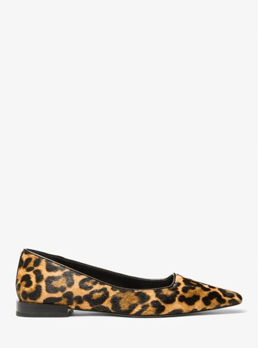 MK Ballerine Darrah en poil de vachette à imprimé léopard - Michael Kors - MICHAEL Michael Kors - Modalova