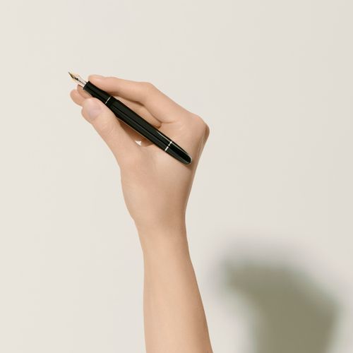 Stylo-Plume Meisterstück Classique Platiné - Résine précieuse - MB132468 - Stylos Plume - MONTBLANC - Modalova