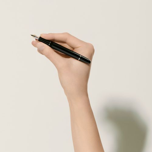Stylo-Plume Meisterstück Classique Platiné - Résine précieuse - MB132582 - Stylos Plume - MONTBLANC - Modalova