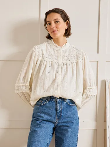 Blouse trousseau brodée col volanté - Cyrillus - Modalova