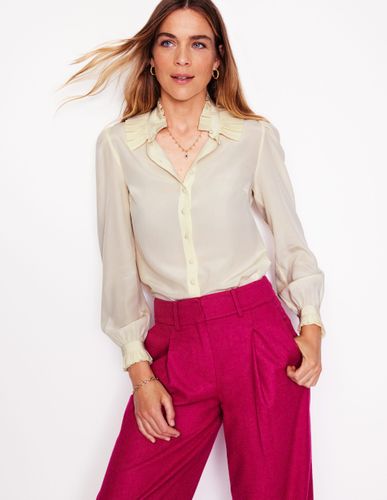 Blouse en soie à col volanté-Ivoire et Bleu Marine à Pois - Boden - Modalova