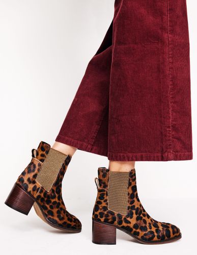 Bottines Chelsea à talons carrés-Cœurs folk rouge rockabilly - Boden - Modalova