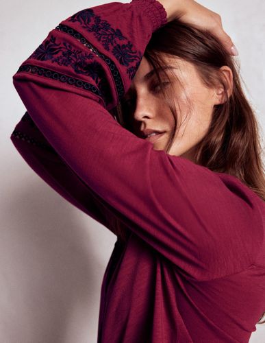 Chemise en jersey à détails-Rouge rumba, broderie bleu marine - Boden - Modalova