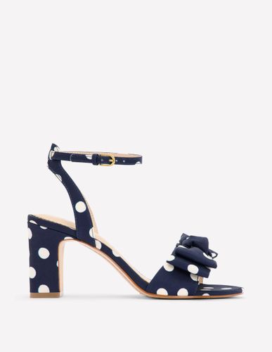 Sandales à talons avec nœud-Pois écrus et bleu marine - Boden - Modalova