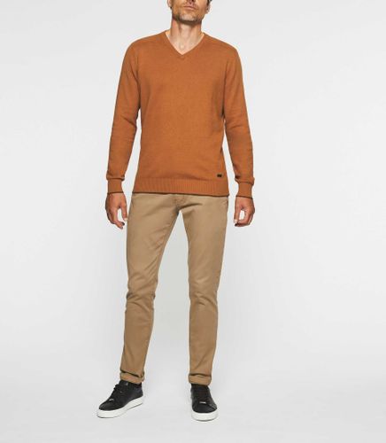 Pull col V en coton-cachemire camel BRENT - IZAC - Modalova