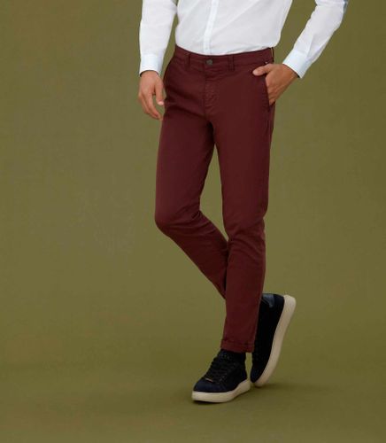 Chino fashion bordeaux ''Célèbre'' - IZAC - Modalova