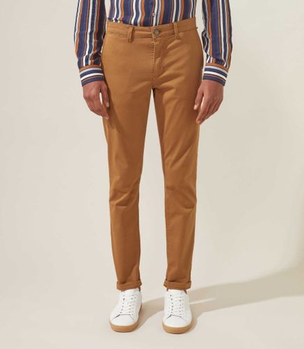 Pantalon Chino fashion camel ''Célèbre'' - IZAC - Modalova