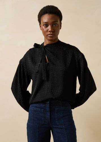 Blouse manches longues col lavallière - La Fée Maraboutée - Modalova
