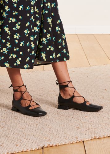 Ballerines noires à lacets - La Fée Maraboutée - Modalova
