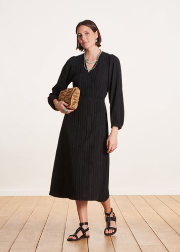 Robe longue portefeuille fluide cintrée noire - La Fée Maraboutée - Modalova