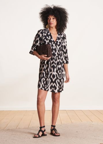 Robe courte cintrée imprimé et blanc manches 3/4 - La Fée Maraboutée - Modalova