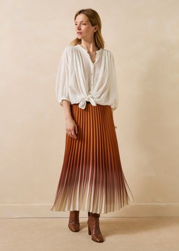 Jupe longue plissée marron à imprimé tie & dye - La Fée Maraboutée - Modalova