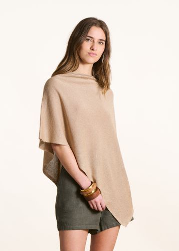 Pull cape en maille fine irisée beige - La Fée Maraboutée - Modalova