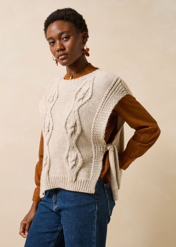 Pull beige sans manches encolure bateau - La Fée Maraboutée - Modalova