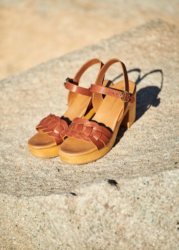 Sandales à talons bois bride tressée - La Fée Maraboutée - Modalova