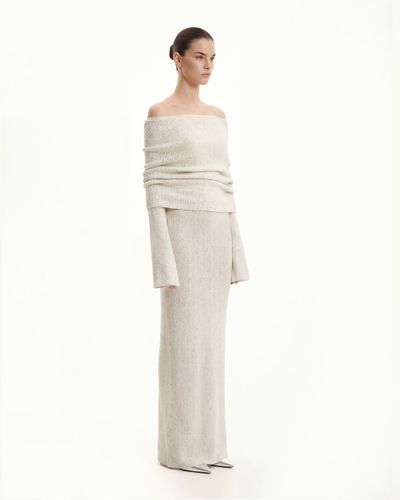 Robe longue en maille à épaules dénudées - Crème - JW PEI - Modalova