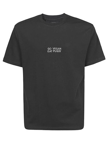 Go Vegan Eat Pussy Cotton T-shirt - Encre' - Modalova