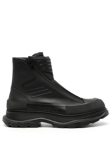 Tread Slick Leather Ankle Boots - Alexander McQueen - Modalova