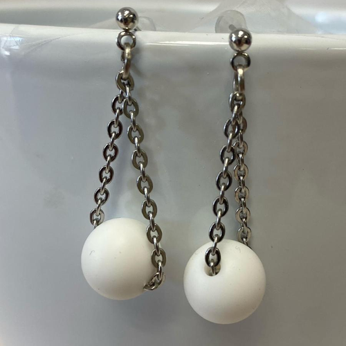 Boucles d'oreilles en perles en silicone et chaine recycle - Label Emmaus - Modalova