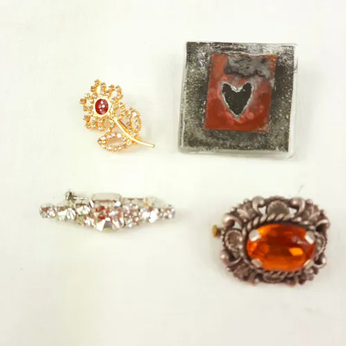 Broches de styles diffrents - Label Emmaus - Modalova