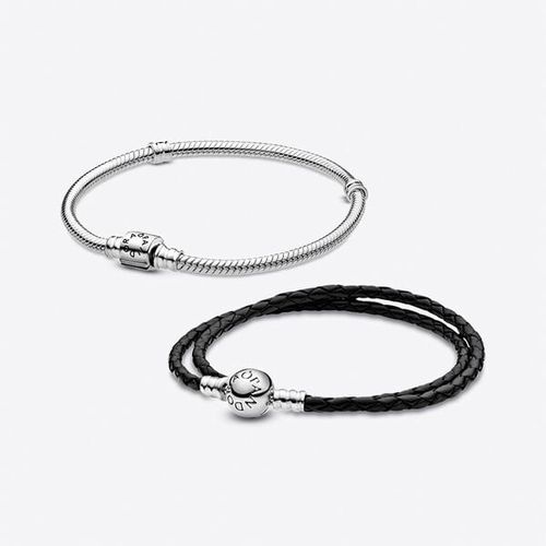 Coffret Cadeau Bracelet en Cuir Noir et Bracelet Maille Serpent Fermoir Barillet Moments - Pandora - Modalova