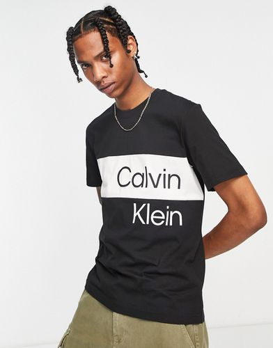 Institutional - T-shirt à imprimé bloc de texte - Calvin Klein Jeans - Modalova