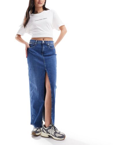 Jupe mi-longue en jean fendue devant - moyen délavé - Calvin Klein Jeans - Modalova