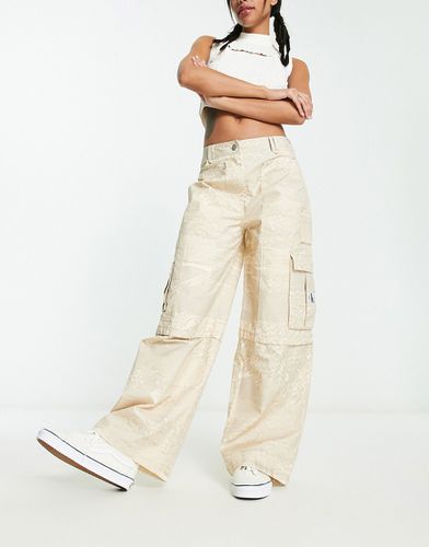 Pantalon cargo large à imprimé paysage - Calvin Klein Jeans - Modalova