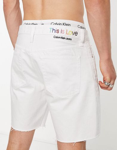 Pride Capsule - Short court en coton avec ourlets bruts - - WHITE - Calvin Klein Jeans - Modalova