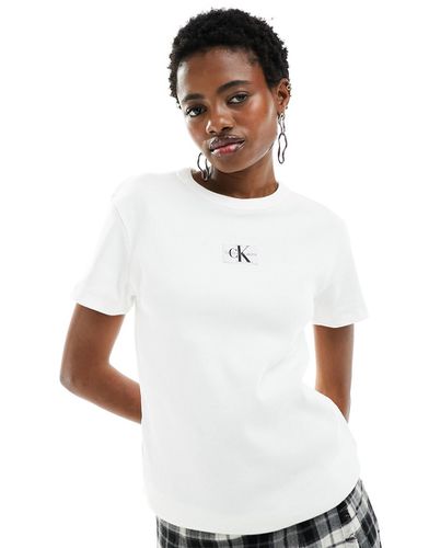 T-shirt côtelé avec écusson logo tissé - Calvin Klein Jeans - Modalova